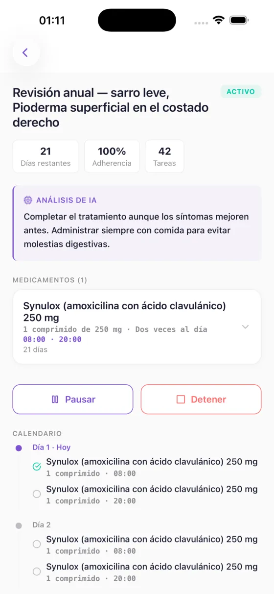 Pantalla de tratamiento de Kovan con el análisis por IA de una otitis y la comprobación de interacciones entre medicamentos
